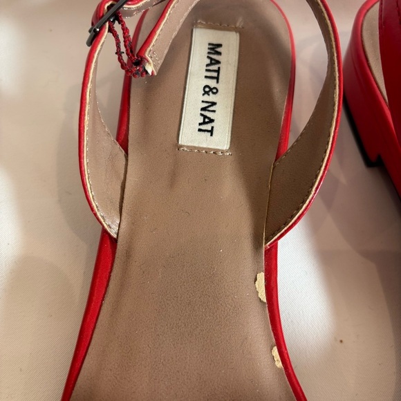 MATT & NAT Sz 40 Pointy Toe Vegan Leather Slingback Sandals Low Heel in Red - Picture 4 of 10